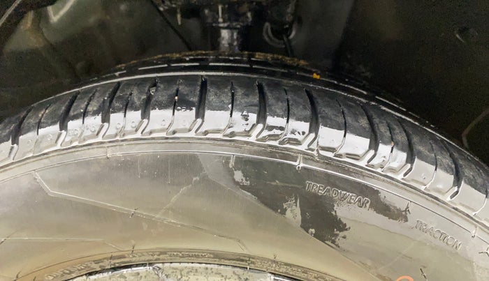 2023 Hyundai VENUE SX(O) 1.0 Turbo DCT Knight Edition, Petrol, Automatic, 20,866 km, Right Front Tyre Tread