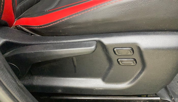 2023 Hyundai VENUE SX(O) 1.0 Turbo DCT Knight Edition, Petrol, Automatic, 20,866 km, Driver Side Adjustment Panel