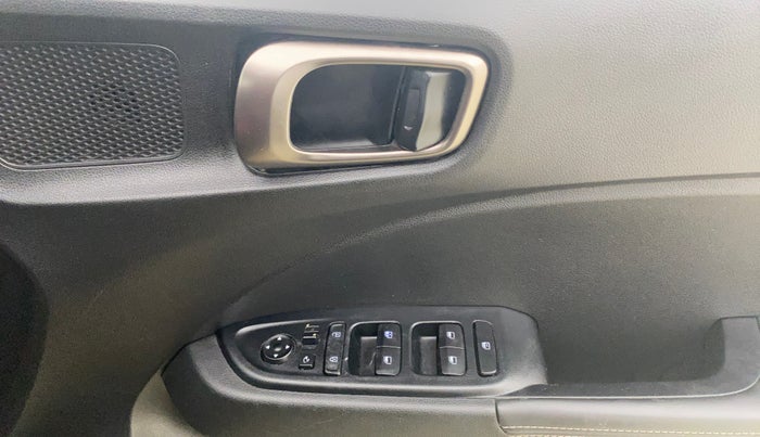 2023 Hyundai VENUE SX(O) 1.0 Turbo DCT Knight Edition, Petrol, Automatic, 20,866 km, Driver Side Door Panels Control