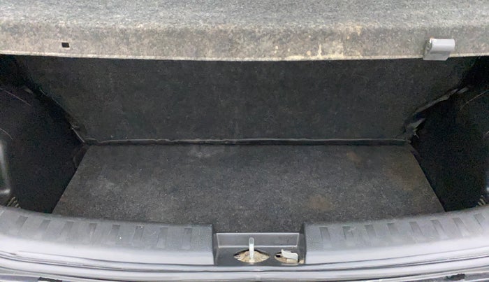 2011 Maruti Swift VXI, Petrol, Manual, 56,141 km, Boot Inside