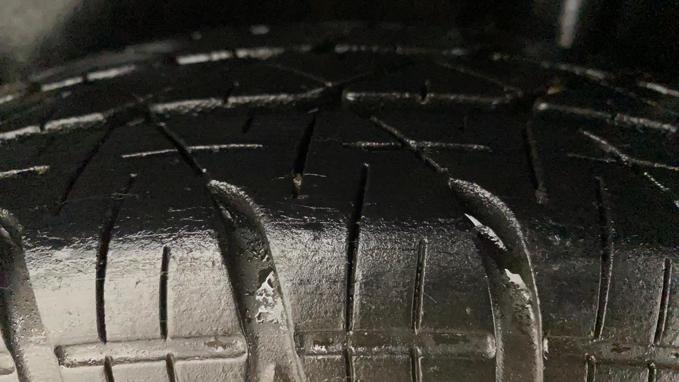 2011 Maruti Swift VXI, Petrol, Manual, 56,141 km, Left Rear Tyre Tread