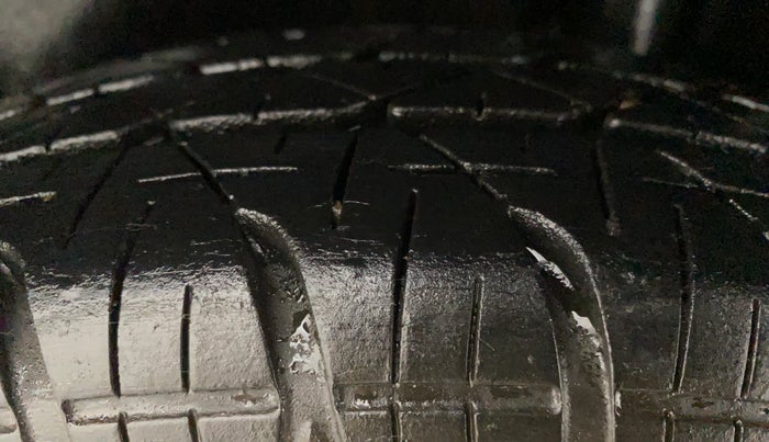 2011 Maruti Swift VXI, Petrol, Manual, 56,141 km, Left Rear Tyre Tread