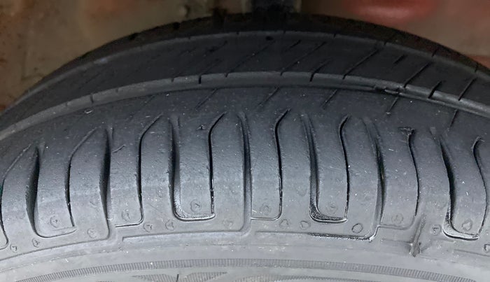 2013 Maruti Wagon R 1.0 VXI, Petrol, Manual, 45,434 km, Right Front Tyre Tread