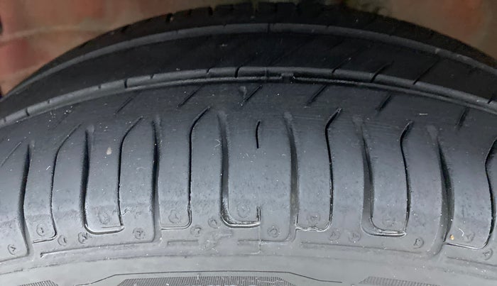 2013 Maruti Wagon R 1.0 VXI, Petrol, Manual, 45,434 km, Left Front Tyre Tread