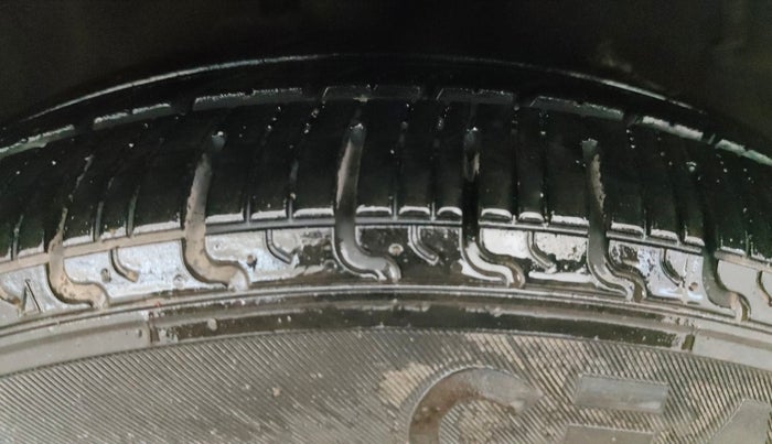 2015 Maruti Celerio ZXI (O), Petrol, Manual, 33,180 km, Right Front Tyre Tread