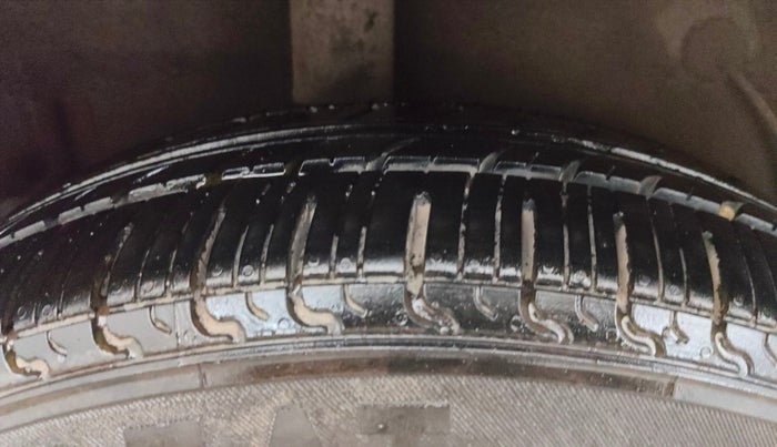 2015 Maruti Celerio ZXI (O), Petrol, Manual, 33,180 km, Right Rear Tyre Tread