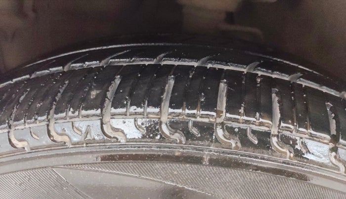 2015 Maruti Celerio ZXI (O), Petrol, Manual, 33,180 km, Left Front Tyre Tread