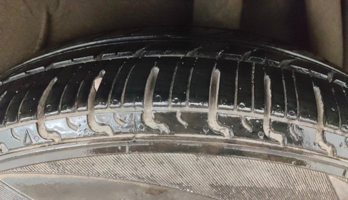 2015 Maruti Celerio ZXI (O), Petrol, Manual, 33,180 km, Left Rear Tyre Tread
