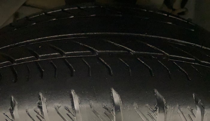 2018 Mahindra XUV500 W11, Diesel, Manual, 52,365 km, Left Front Tyre Tread