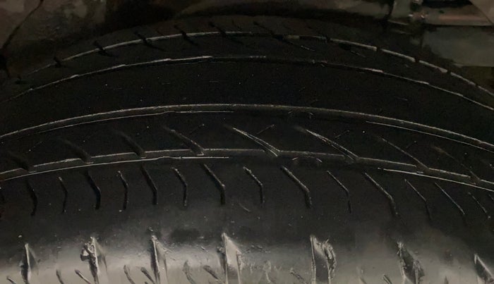 2018 Mahindra XUV500 W11, Diesel, Manual, 52,365 km, Left Rear Tyre Tread