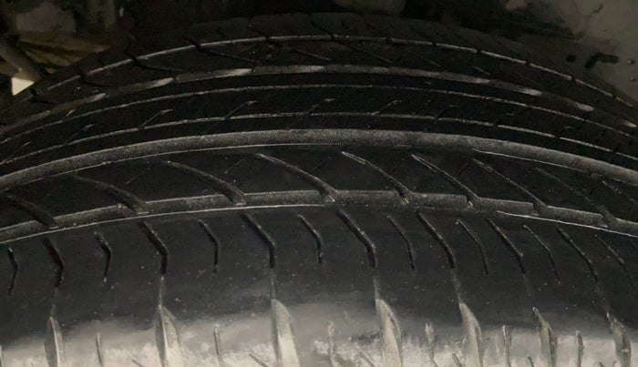 2018 Mahindra XUV500 W11, Diesel, Manual, 52,365 km, Right Rear Tyre Tread