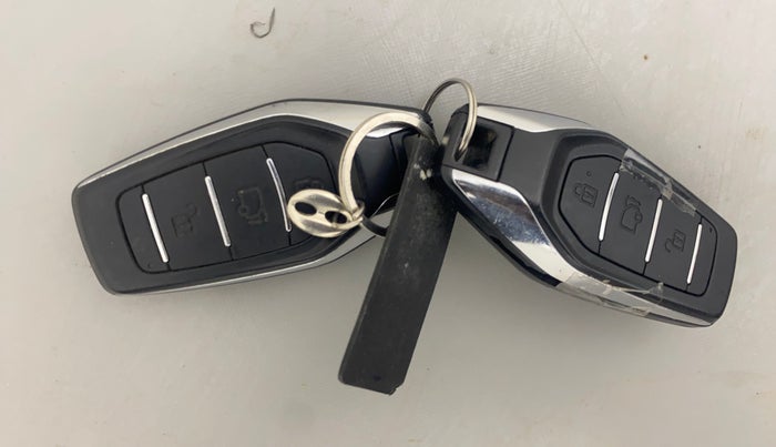 2018 Mahindra XUV500 W11, Diesel, Manual, 52,365 km, Key Close Up