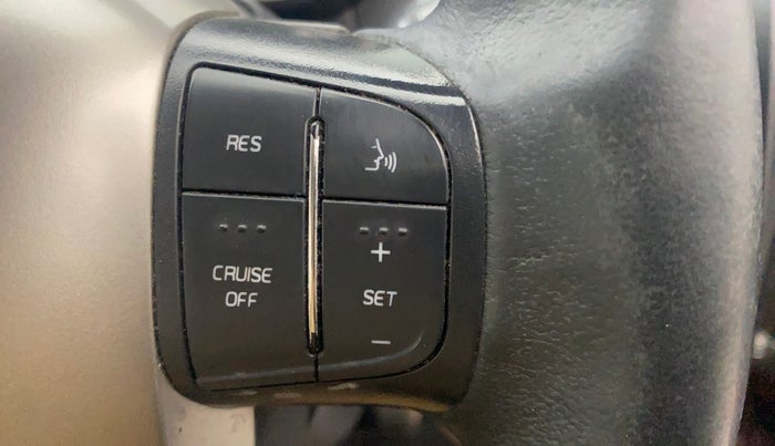 2018 Mahindra XUV500 W11, Diesel, Manual, 52,365 km, Adaptive Cruise Control
