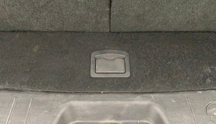 2018 Mahindra XUV500 W11, Diesel, Manual, 52,365 km, Boot Inside