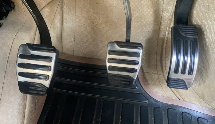 2018 Mahindra XUV500 W11, Diesel, Manual, 52,365 km, Pedals