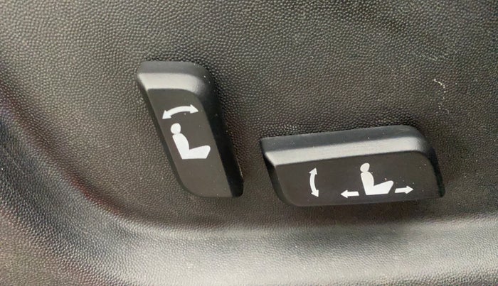 2018 Mahindra XUV500 W11, Diesel, Manual, 52,365 km, Driver Side Adjustment Panel