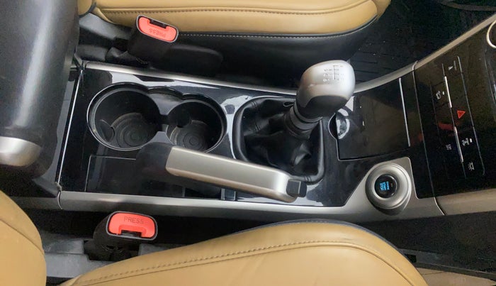 2018 Mahindra XUV500 W11, Diesel, Manual, 52,365 km, Gear Lever