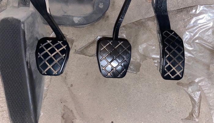 2017 Volkswagen Ameo HIGHLINE PLUS 1.5L 16 ALLOY, Diesel, Manual, 92,446 km, Pedals