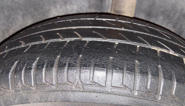 2017 Volkswagen Ameo HIGHLINE PLUS 1.5L 16 ALLOY, Diesel, Manual, 92,446 km, Left Rear Tyre Tread