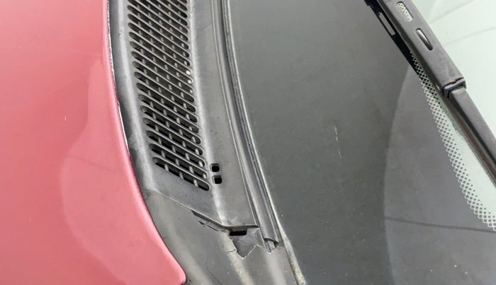 2015 Hyundai i10 SPORTZ 1.1, Petrol, Manual, 45,907 km, Bonnet (hood) - Cowl vent panel has minor damage
