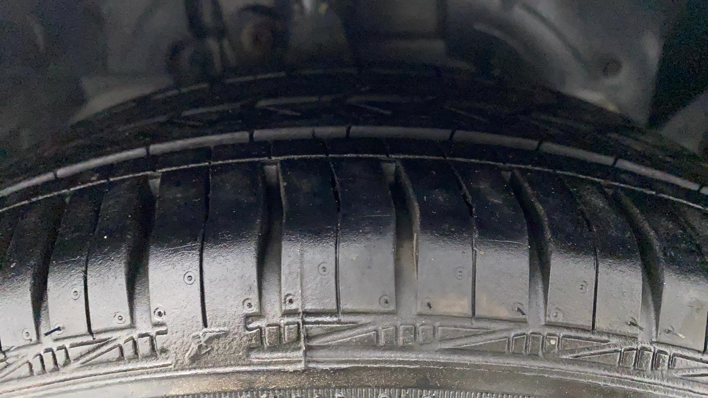 2015 Ford Figo Aspire 1.5 TITANIUM AT PETROL, Petrol, Automatic, 41,671 km, Right Front Tyre Tread