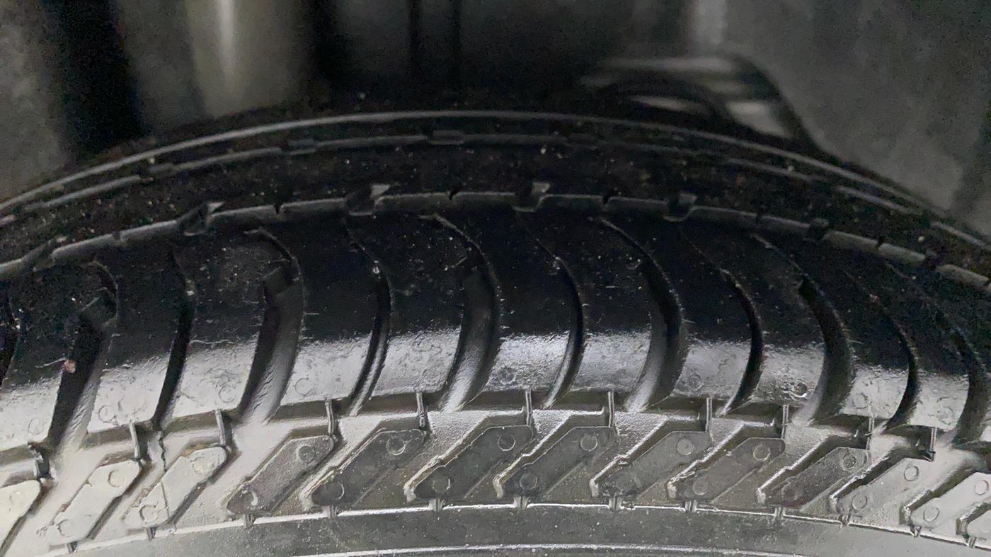 2015 Ford Figo Aspire 1.5 TITANIUM AT PETROL, Petrol, Automatic, 41,671 km, Right Rear Tyre Tread