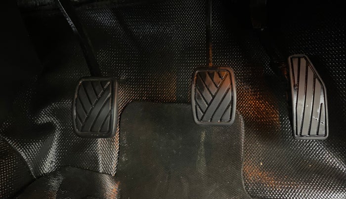 2022 Maruti Baleno ZETA PETROL 1.2, Petrol, Manual, 39,435 km, Pedals