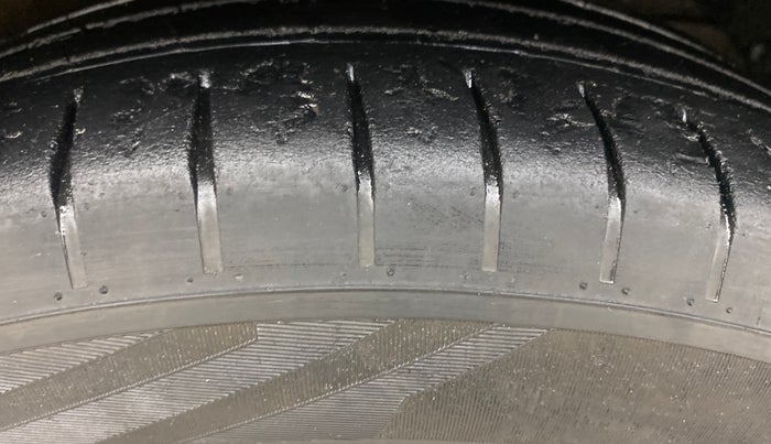 2022 Maruti Baleno ZETA PETROL 1.2, Petrol, Manual, 39,435 km, Right Front Tyre Tread