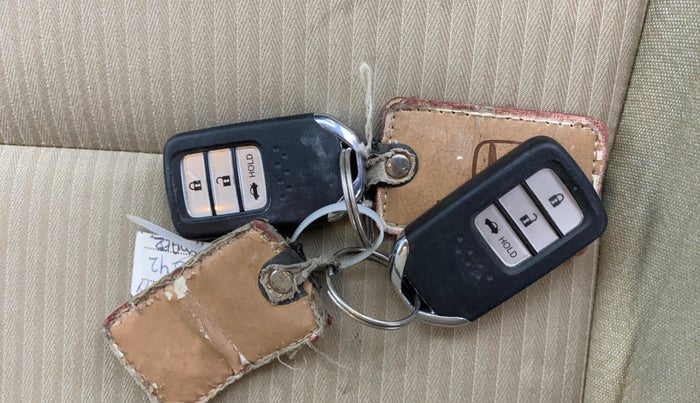 2019 Honda Amaze 1.2L I-VTEC V, Petrol, Manual, 72,902 km, Key Close Up