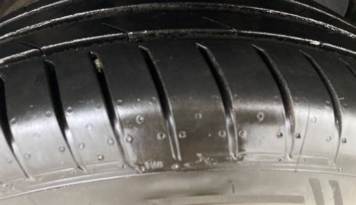 2020 MG HECTOR SHARP 1.5 DCT PETROL, Petrol, Automatic, 59,195 km, Right Front Tyre Tread