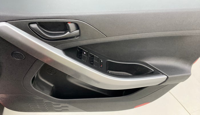 2021 Tata NEXON XM SUNROOF 1.2 RTN, Petrol, Manual, 19,881 km, Driver Side Door Panels Control