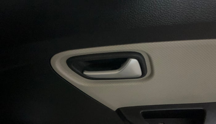 2020 Maruti Alto VXI, Petrol, Manual, 39,543 km, Driver Side Door Panels Control