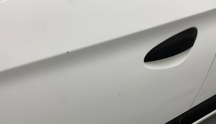 2016 Hyundai Eon ERA +, Petrol, Manual, 79,395 km, Front passenger door - Slight discoloration