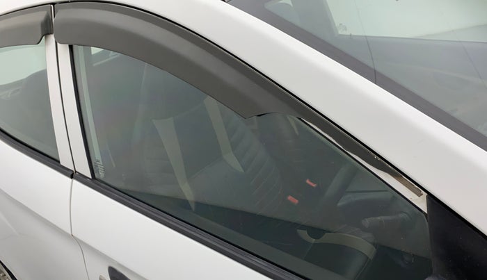 2016 Hyundai Eon ERA +, Petrol, Manual, 79,395 km, Driver-side door - Door visor damaged