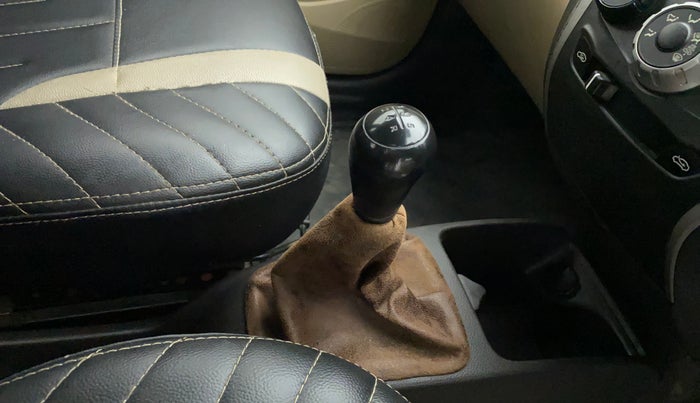 2016 Hyundai Eon ERA +, Petrol, Manual, 79,395 km, Gear lever - Boot cover slightly torn