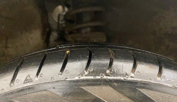 2018 Maruti Alto 800 LXI CNG, CNG, Manual, 59,559 km, Right Front Tyre Tread