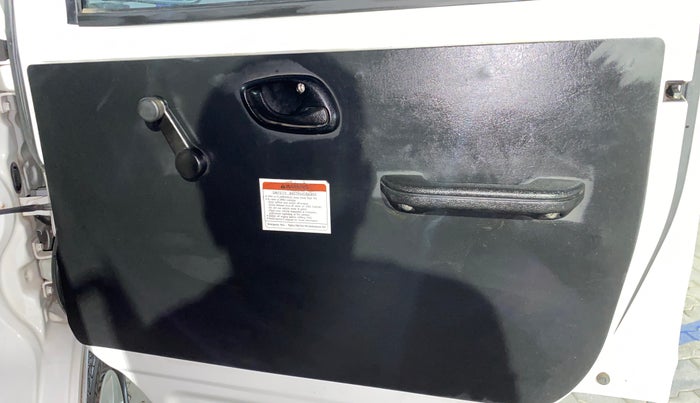 2022 Maruti Eeco 5 STR AC CNG (O), CNG, Manual, 52,043 km, Driver Side Door Panels Control