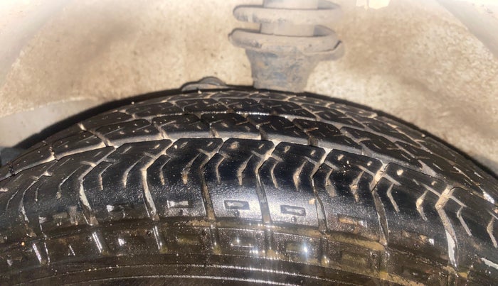 2022 Maruti Eeco 5 STR AC CNG (O), CNG, Manual, 52,043 km, Left Front Tyre Tread