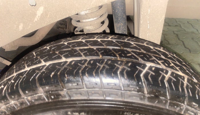 2022 Maruti Eeco 5 STR AC CNG (O), CNG, Manual, 52,043 km, Left Rear Tyre Tread