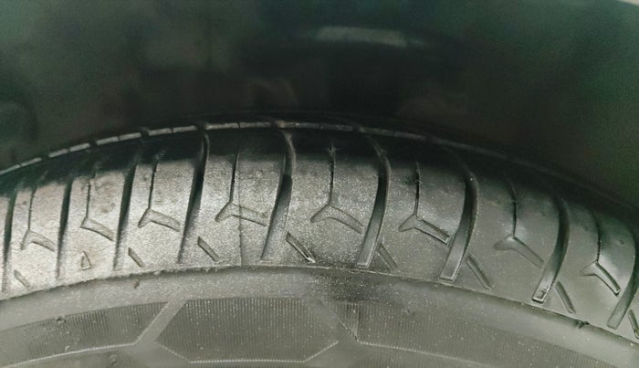 2015 Hyundai i10 SPORTZ 1.1, Petrol, Manual, 46,442 km, Left Front Tyre Tread