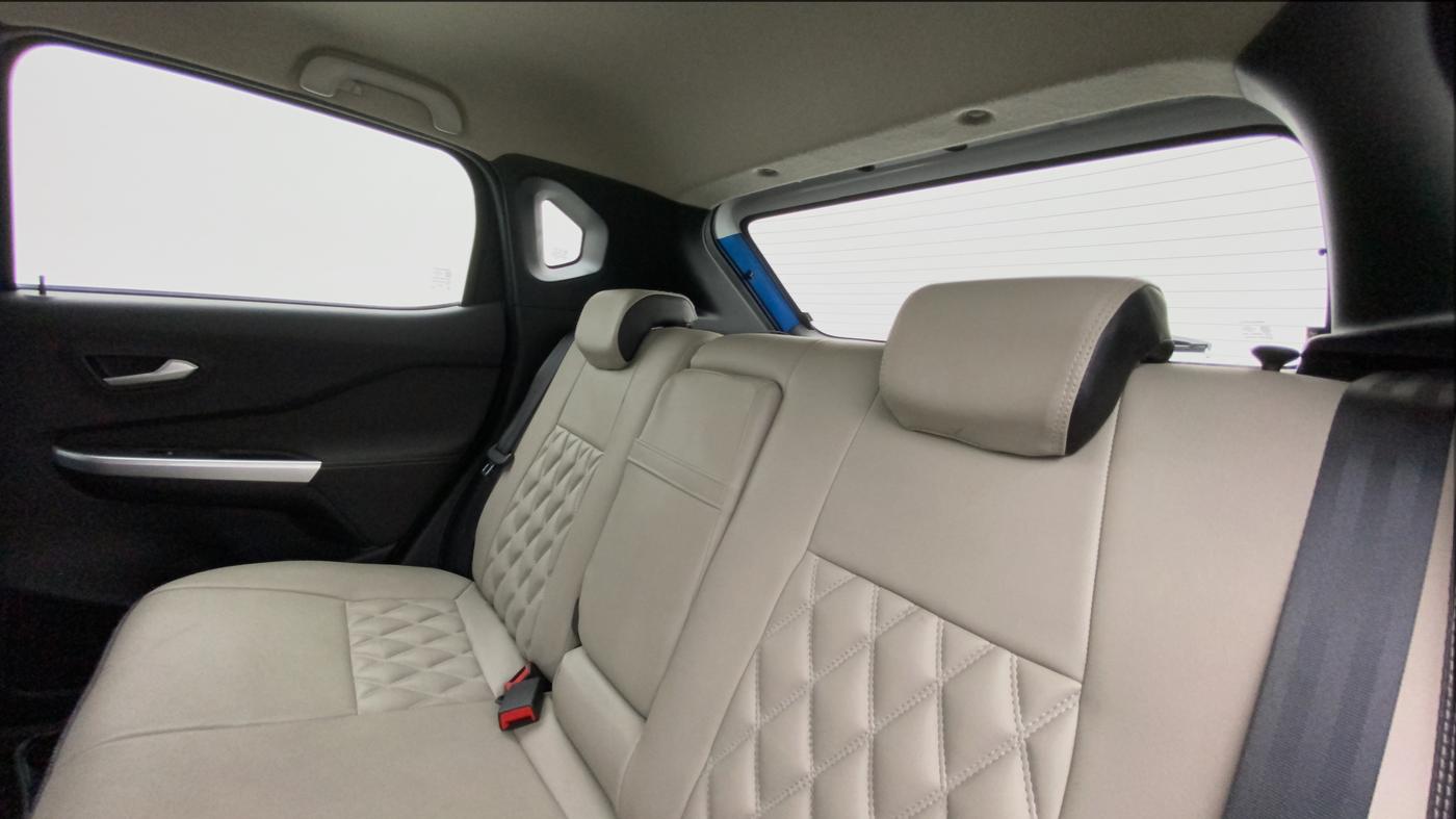 2021 Nissan MAGNITE XV PREMIUM DUAL TONE, Petrol, Manual, 34,433 km, Right Side Rear Door Cabin