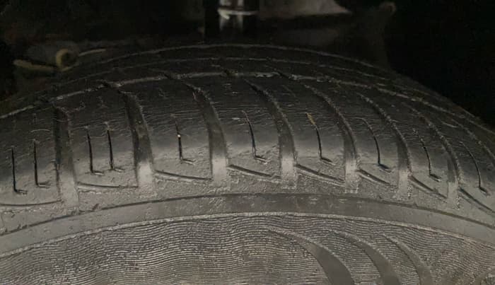 2017 Maruti Vitara Brezza VDI (O), Diesel, Manual, 90,725 km, Left Front Tyre Tread