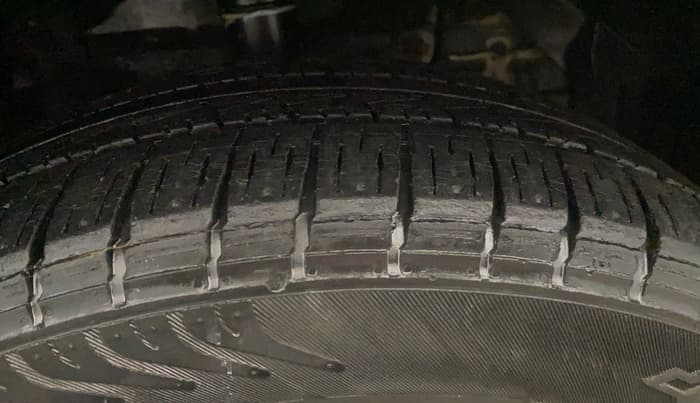 2017 Maruti Vitara Brezza VDI (O), Diesel, Manual, 90,725 km, Right Front Tyre Tread