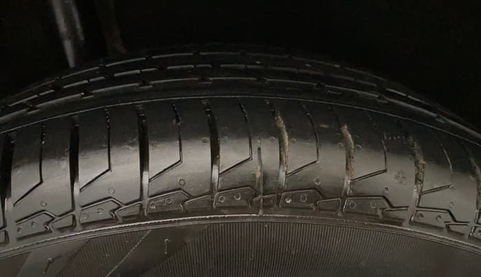 2017 Maruti Vitara Brezza VDI (O), Diesel, Manual, 90,725 km, Right Rear Tyre Tread
