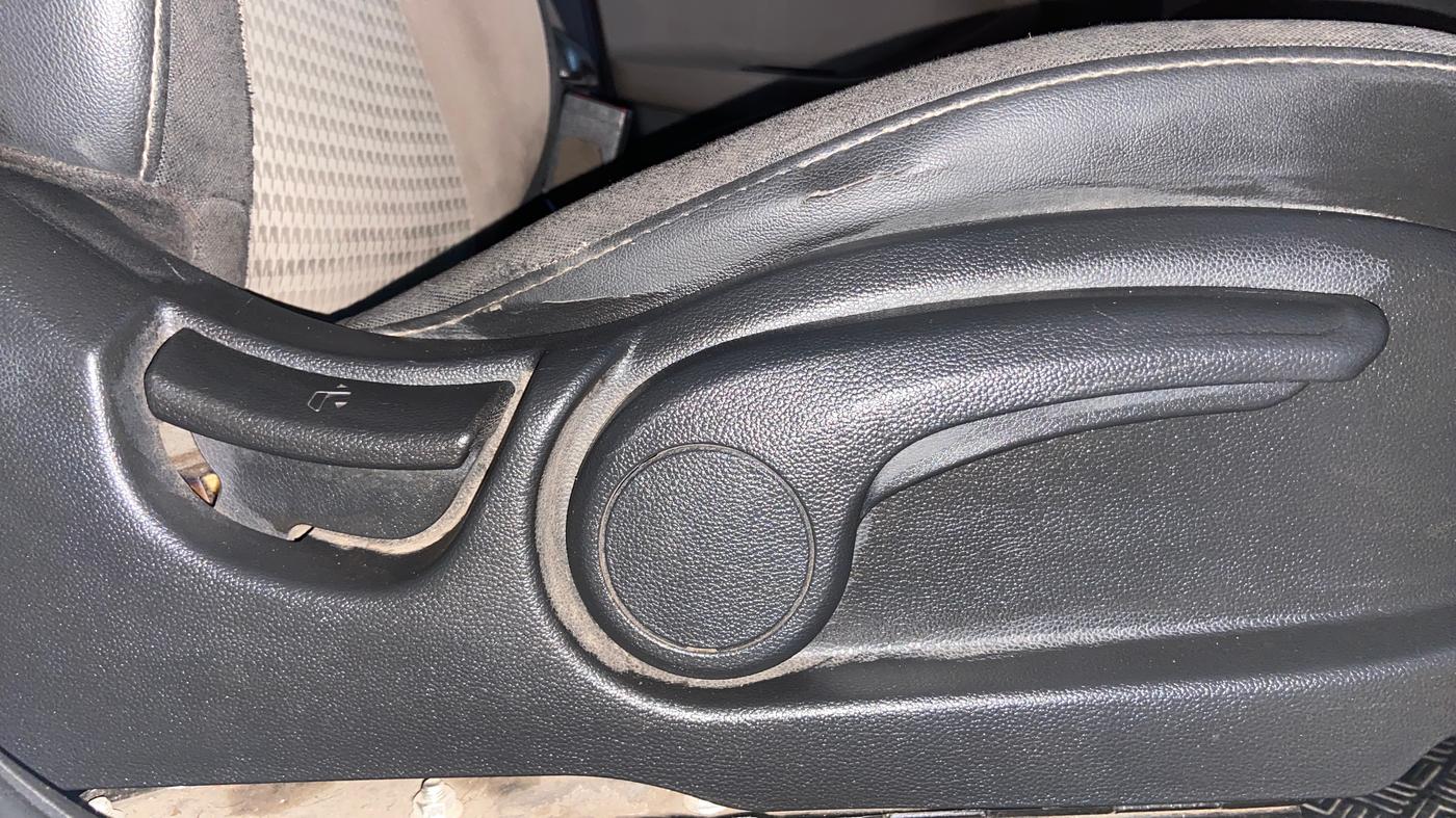 2019 Hyundai Elite i20 SPORTZ PLUS  1.2 CVT, CNG, Automatic, 78,297 km, Driver Side Adjustment Panel