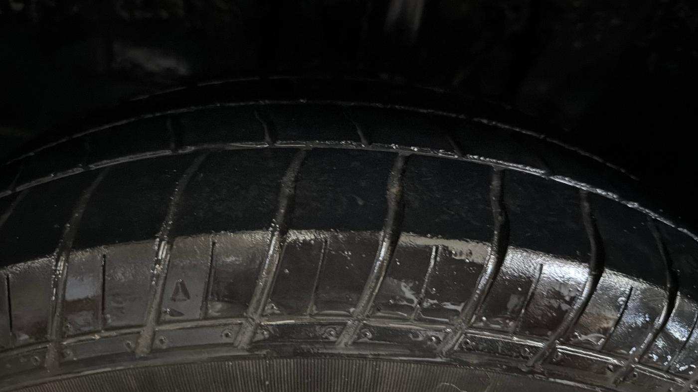 2022 Tata PUNCH ACCOMPLISHED MT, Petrol, Manual, 87,363 km, Left Front Tyre Tread