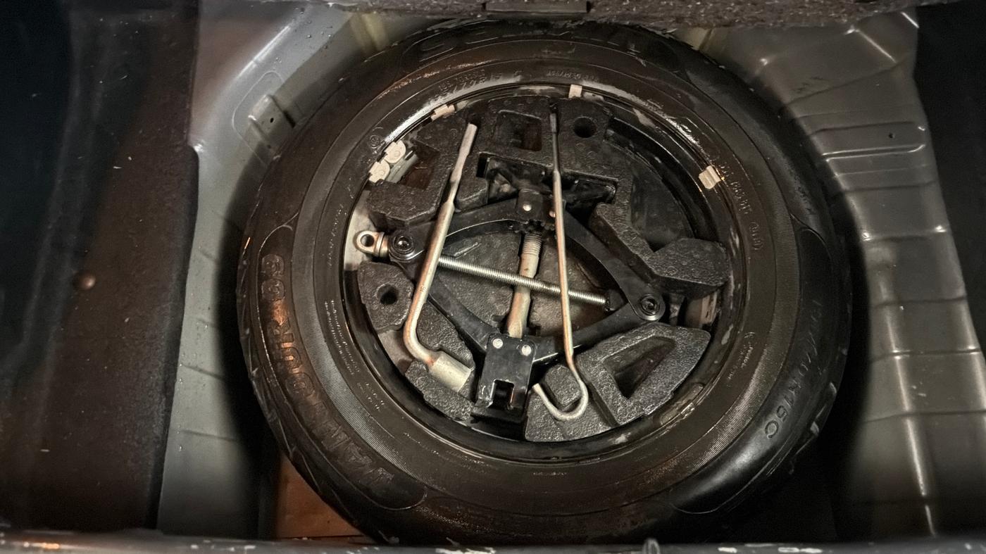 2022 Tata PUNCH ACCOMPLISHED MT, Petrol, Manual, 87,363 km, Spare Tyre