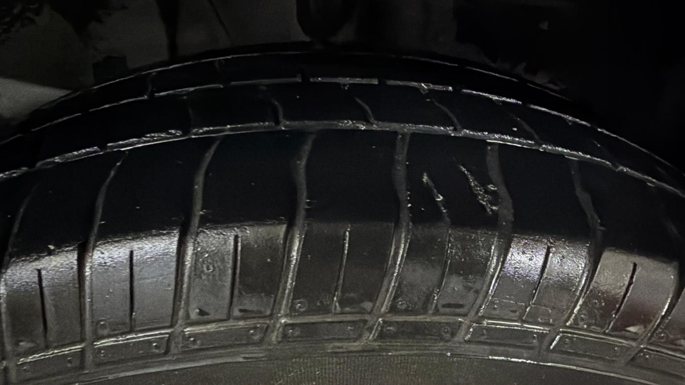 2022 Tata PUNCH ACCOMPLISHED MT, Petrol, Manual, 87,363 km, Right Front Tyre Tread
