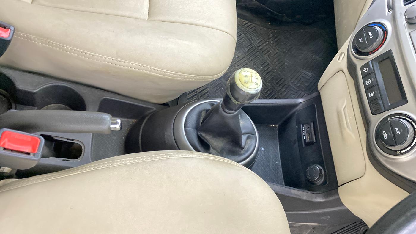 2014 Hyundai i20 SPORTZ 1.2, Petrol, Manual, 95,692 km, Gear Lever