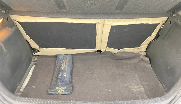 2014 Hyundai i20 SPORTZ 1.2, Petrol, Manual, 98,148 km, Boot Inside